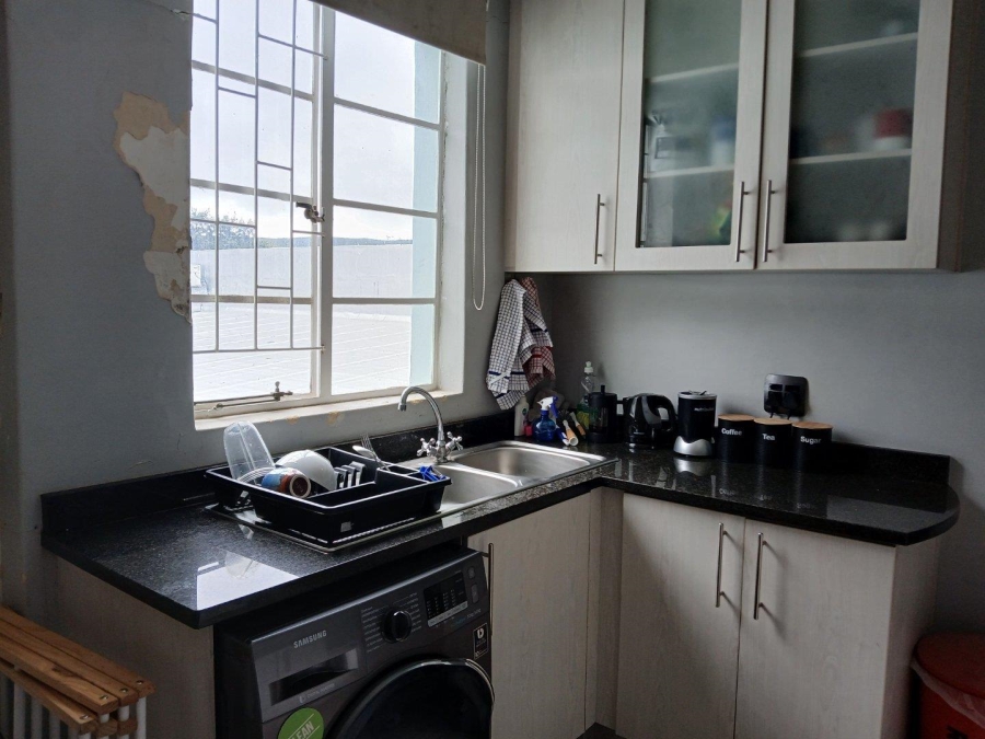 To Let 1 Bedroom Property for Rent in Vredehoek Western Cape